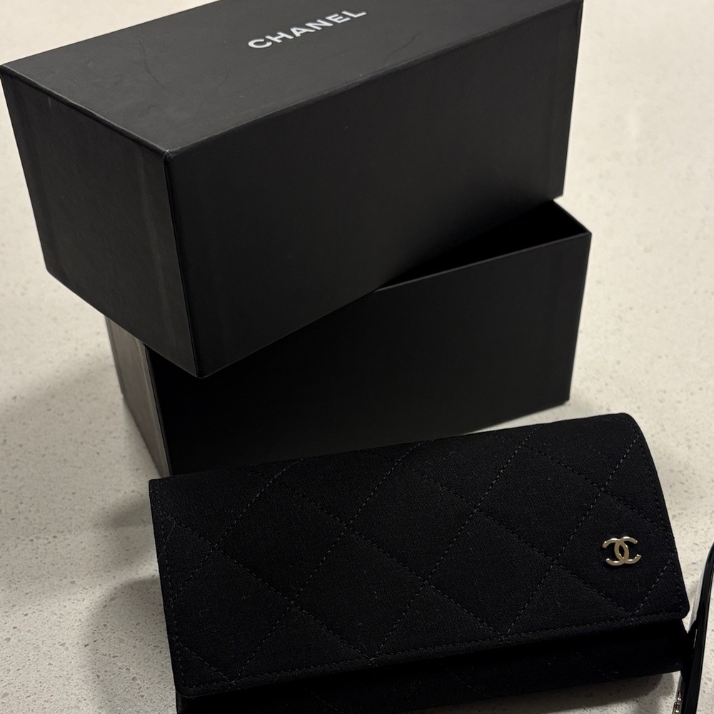 CHANEL Black Square Oversized Sunglasses with Gold Accents - Picture 5 of 6